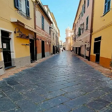 Tra Le Torri * Noli